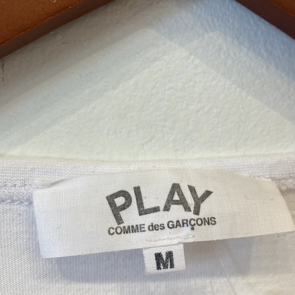 Comme Des Garçons Play Size Small White Tee Shirt Red Heart Print With Patch Top - Picture 3 of 5